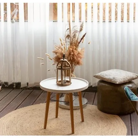 Cozy With Private Loggia Romainville